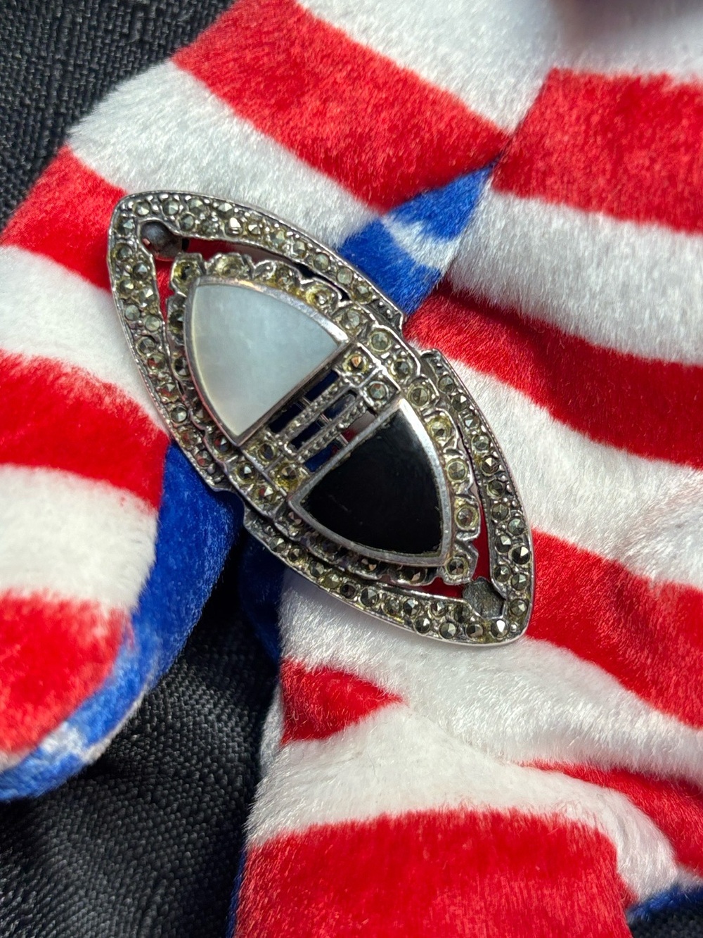 Marcasite brooch pin onyx mop vintage